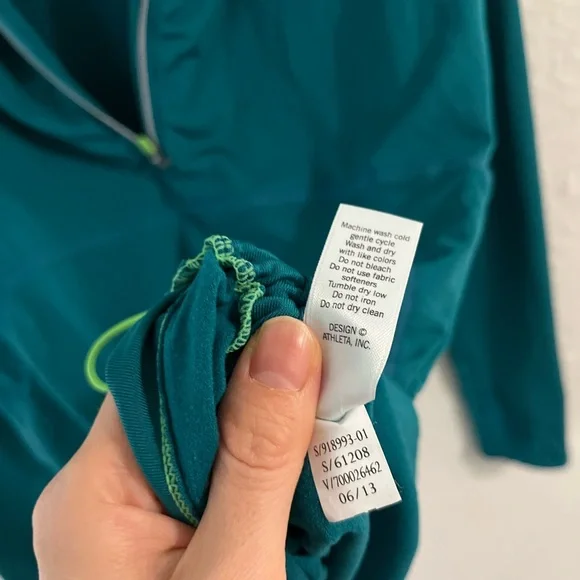 Athleta Alacrity Half Zip Pullover Teal Green Small Plush Tech, Adjustable Sides - Picture 9 of 9